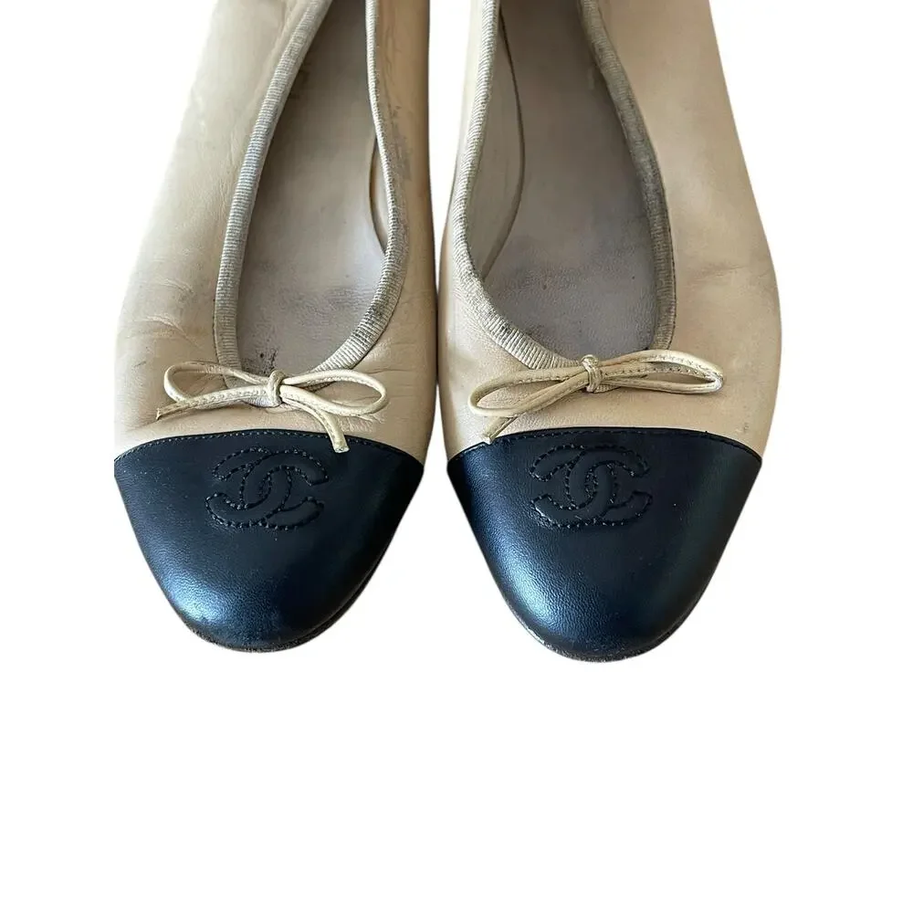 CHANEL Beige Black Cap Toe Lambskin Ballet Flats Shoes SZ 38.5